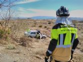 Dos personas heridas al salir el vehculo que conducan de la carretera y volcar en Campos del Rio