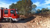 Servicios de emergencias intervienen en un conato de incendio forestal en Fortuna